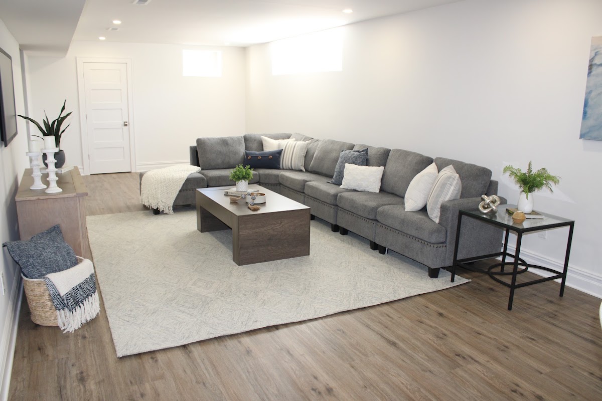 Living/Family Rooms image