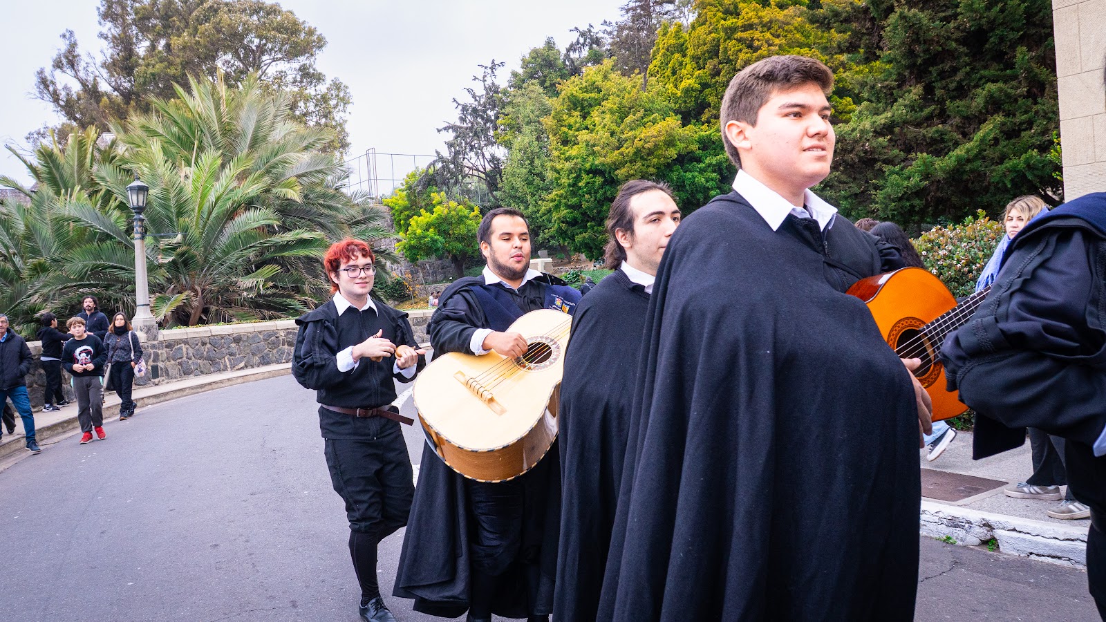 Caminata con guitarrón