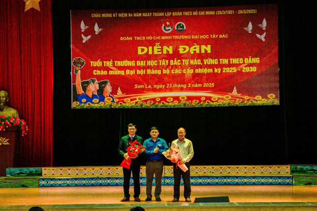 Diễn đàn tuổi trẻ Trường Đại học Tây Bắc  tự hào, vững tin theo Đảng