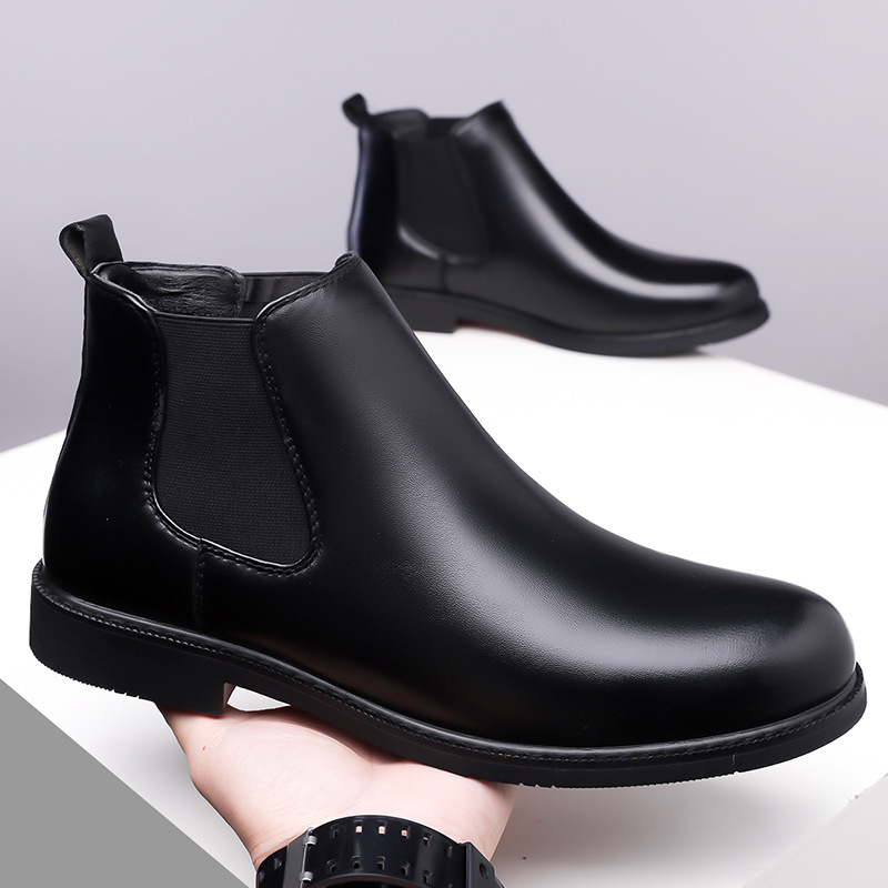 Robust men's leather work boots