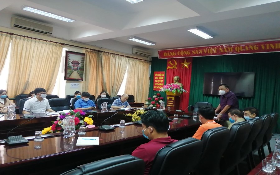 Ban liên lạc quân tình nguyện và chuyên gia quân sự Việt Nam tại Lào tỉnh Sơn La trao quà hỗ trợ các em Lưu học sinh Lào tại Trường Đại học Tây Bắc