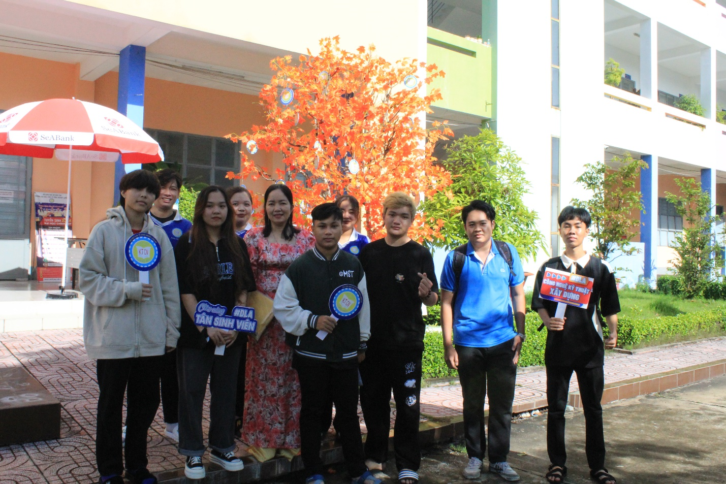 Check-in tại Mùa thu DLA