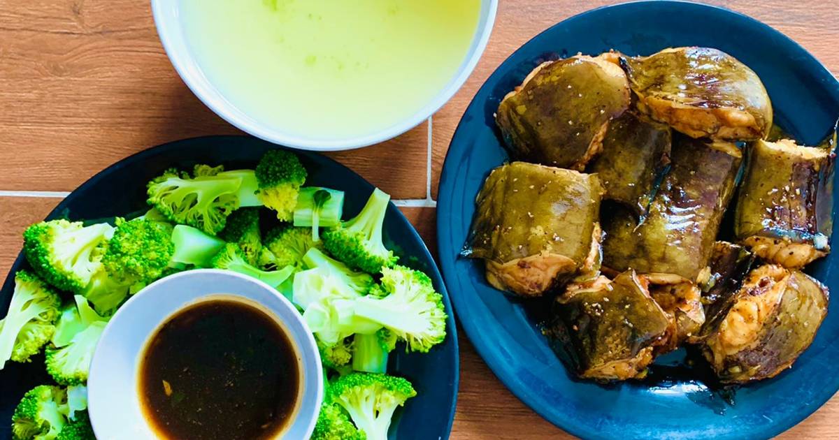 Cá chình kho tiêu ăn kèm bông cải xanh luộc