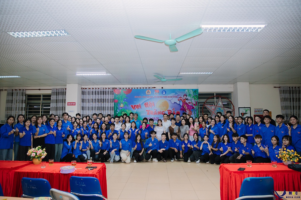 Tuổi trẻ Trường Đại học Tây Bắc tổ chức nhiều hoạt động trung thu ý nghĩa cho thiếu nhi