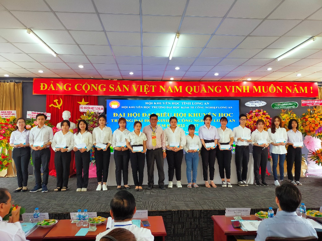 15 suất học bổng từ Công ty Nhôm Nam Sung 