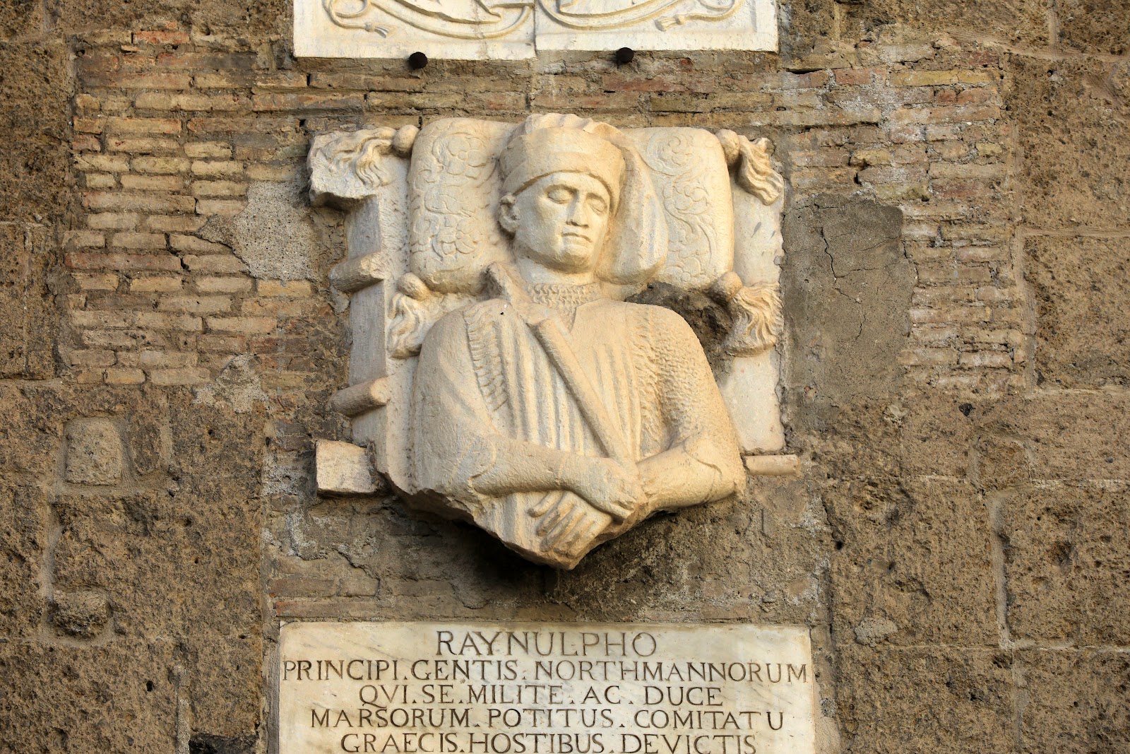 Aversa, memorie scolpite della città normanna