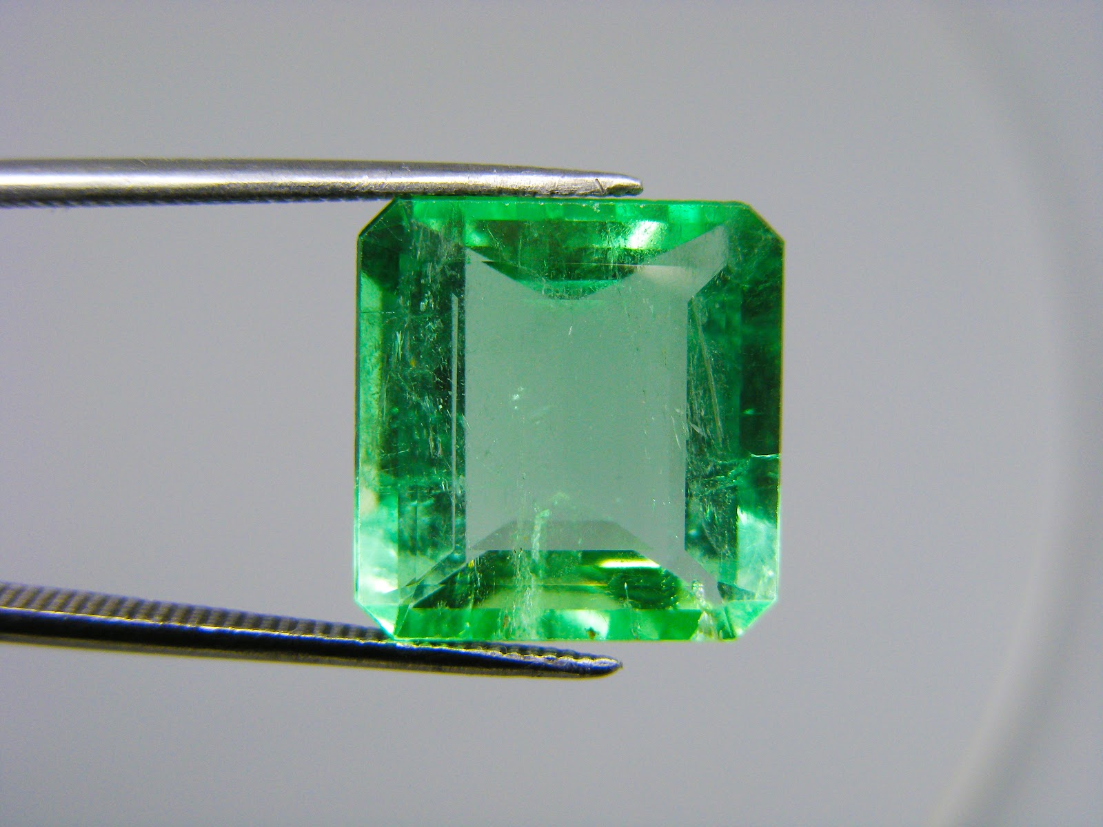  Natural Colombian Emerald 13.69Carat