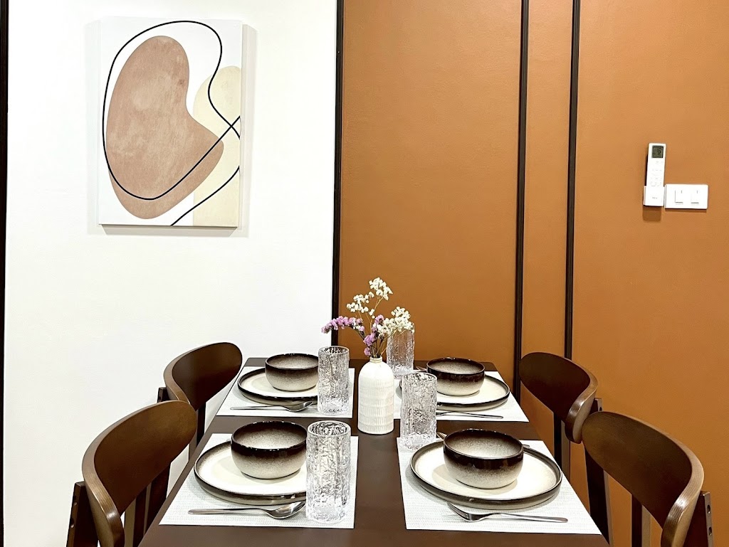 The Clover Condo (เดอะโคลเวอร์ คอนโด) · ถนนขวาง 3