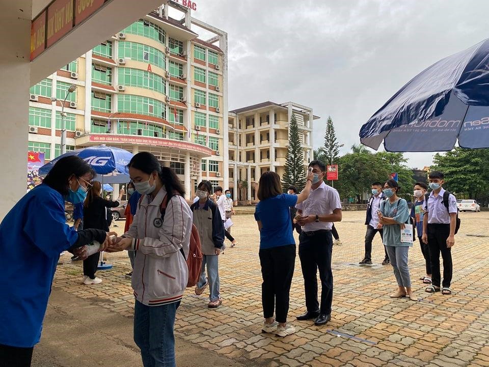 Công tác tổ chức phòng, chống dịch Covid-19, đảm bảo an ninh trật tự và an toàn giao thông trong kỳ thi tuyển sinh vào lớp 6, lớp 10 Trường TH, THCS, THPT Chu Văn An