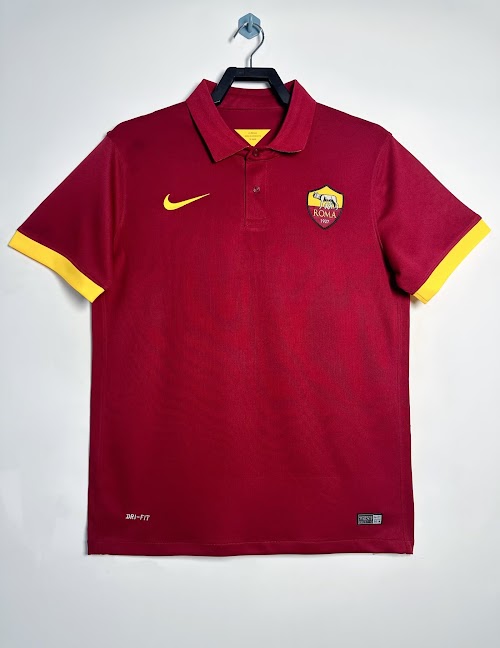 Equipación local de la Roma 2014-15.jpeg