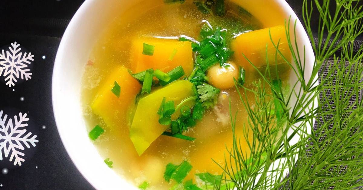 Canh xương hầm hạt sen bí đỏ