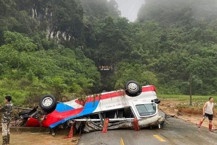 Cảnh báo từ vụ xe khách bị lũ quét cuốn trôi ở Cao Bằng - Báo Tri thức &amp; Cuộc sống