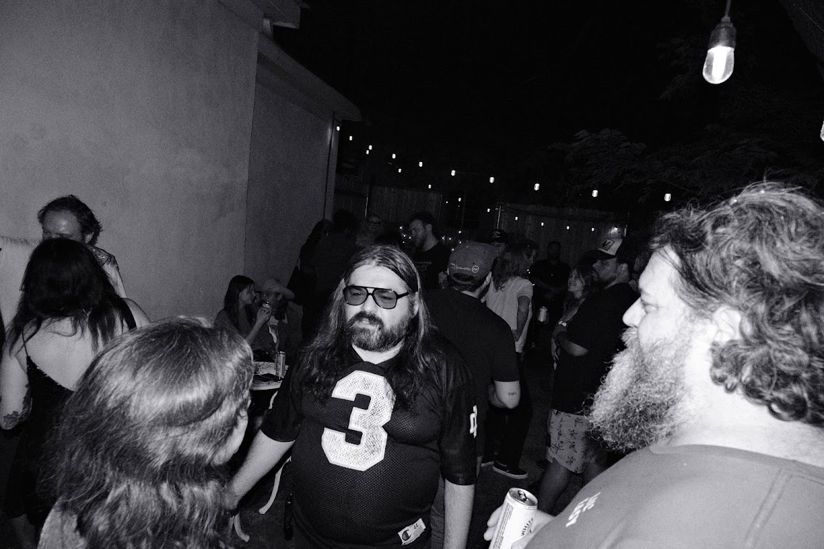 @tlau.photos_thelostandunfounds_2026-04-03_austin_last_night_noir_011