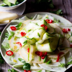 Giờ bạn chỉ cần thưởng thức món salad ngon bổ này thôi nè. Salad bí ngòi củ hồi với thanh ngọt, mát lành tự nhiên kèm theo chút thơm lừng, beo béo của phô mai và nước sốt chua ngọt rất ngon. Bạn hãy thử làm ngay món này nhé.