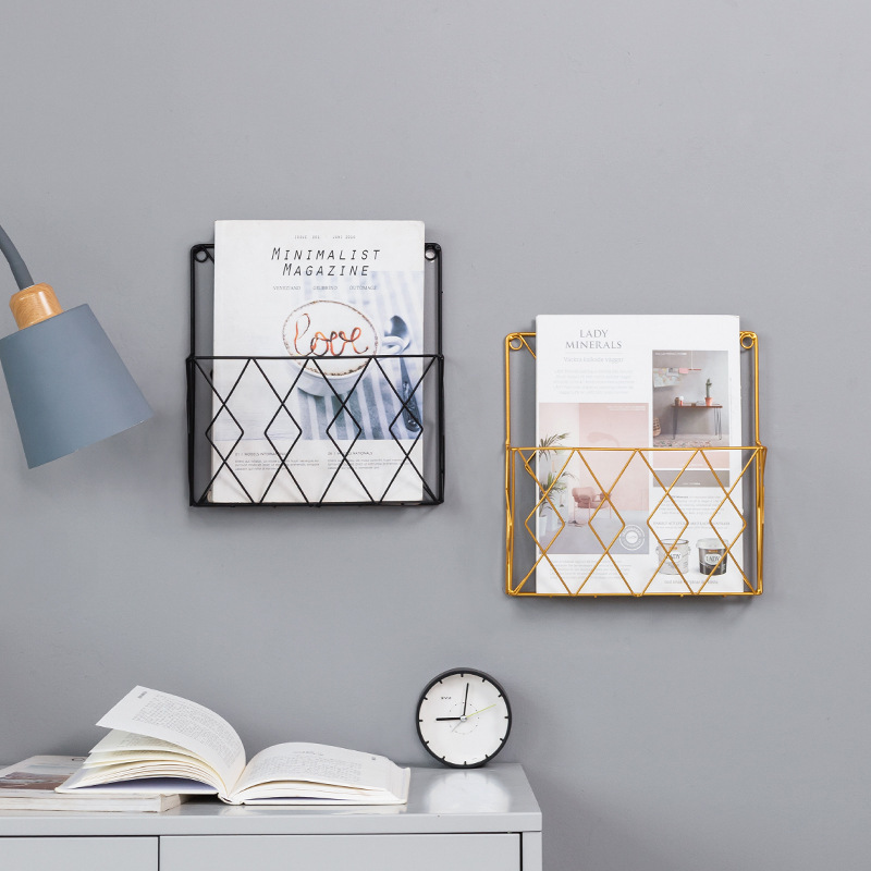 Iron wall shelf, modern and minimalist