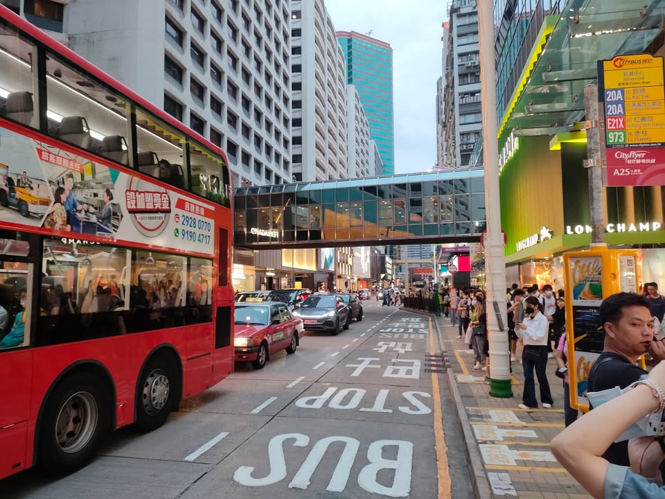 Canton Road: Khám phá thiên đường mua sắm xa hoa bậc nhất Hồng Kông