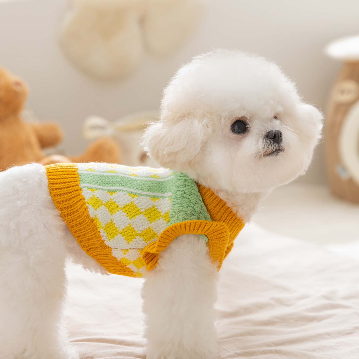 Knitted sweater for dogs and cats, pineapple pattern
