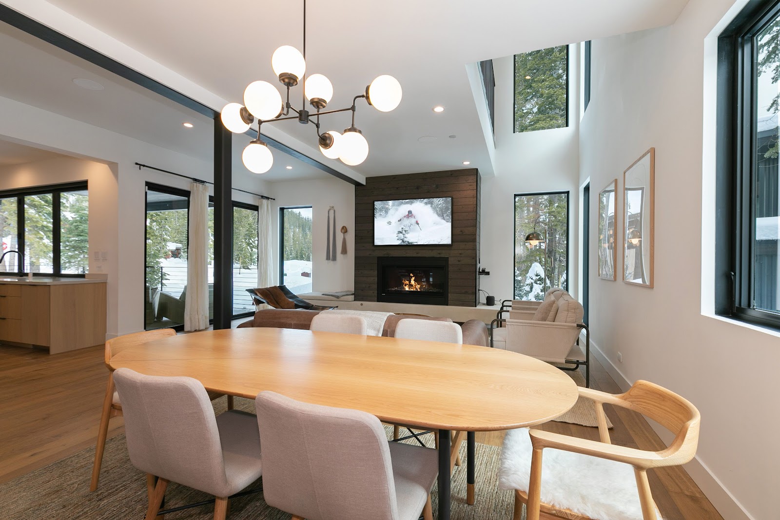 Olympic Valley, California, USA — 4-Bed Villa With Fireplace 2