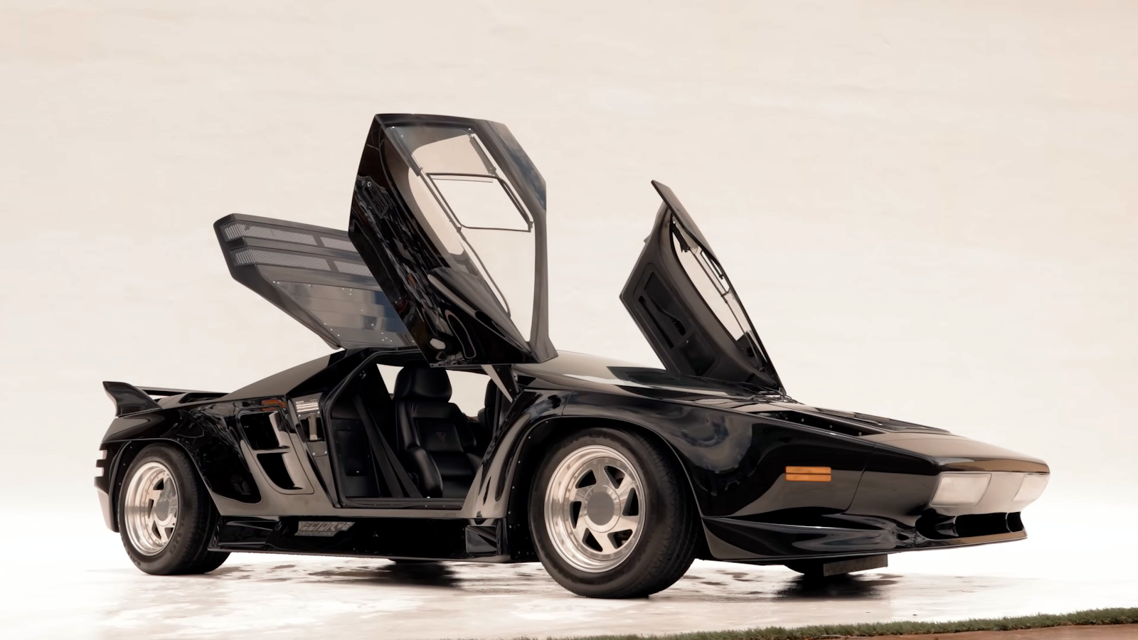 Vector W8 Twin Turbo - Studio Automotive Photography 4K Wallpaper (3840x2160)