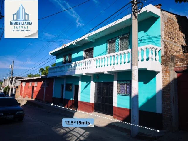 Casa con Garaje y 6 Cuartos en Barrio Latino