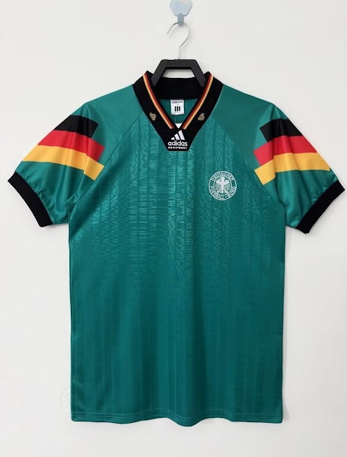 Equipación de visitante de Alemania de 1992.jpg