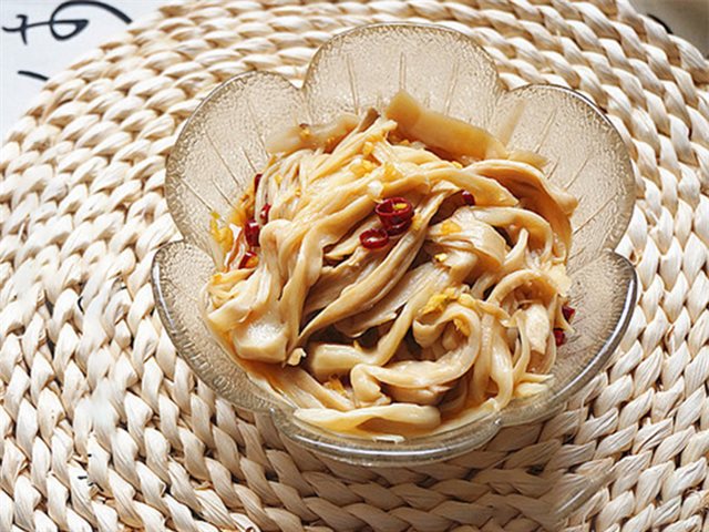 Nấm Đùi Gà Hấp Trộn Sốt Nước Tương Cay