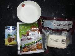 Phô mai chuối: - chuối cắt hạt lựu hoặc cắt lát ( tùy thích) -gelatine bột+ nước quậy tan chưng cách thủy giữ ấm.