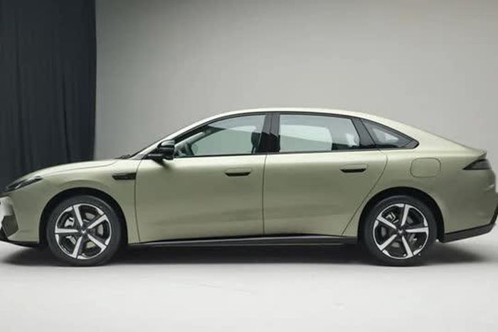 Xe sedan hạng D công suất 216 mã lực, giá hơn 250 triệu đồng - Tạp chí Doanh Nghiệp Việt Nam