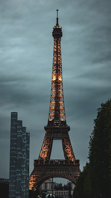 Eiffel Tower Paris Dusk Moody Overcast Sky Architecture - Free mobile Wallpaper