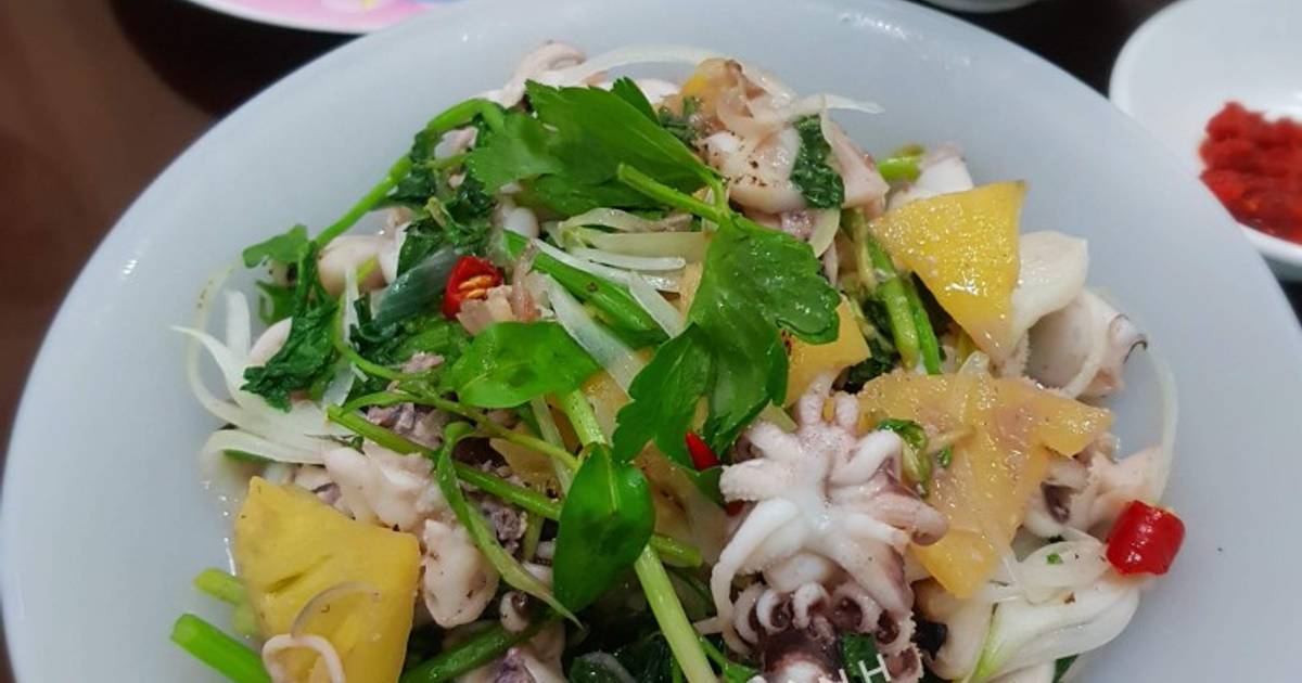 Râu mực nang xào rau cần