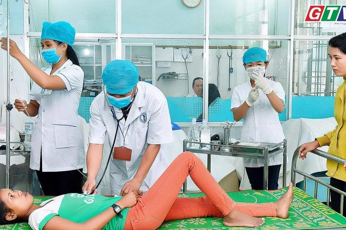 Điểm tin trưa: Gia Lai đẩy mạnh đưa dịch vụ y tế đến gần dân, hướng tới miễn viện phí toàn dân - Báo Gia Lai