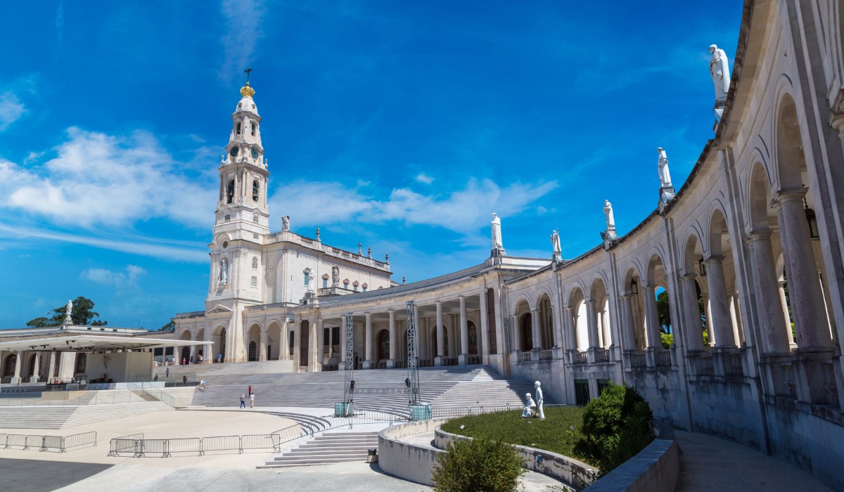 A Sacred Day: Lisbon to Fátima & Aljustrel Tour