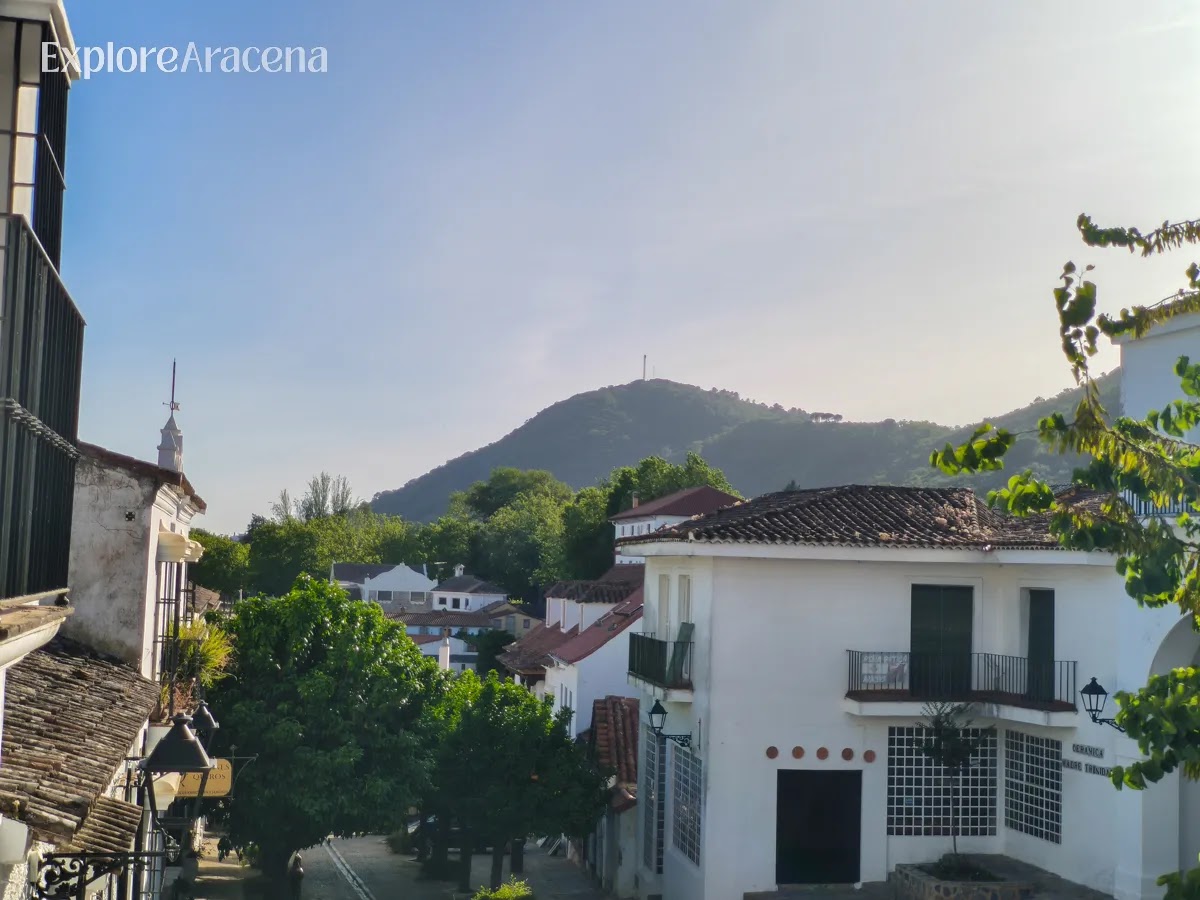 Aracena Walking Tour: A Slow Afternoon from the Market to the Castle