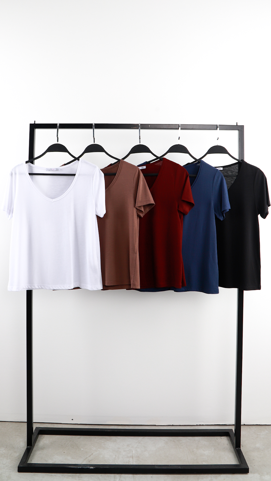 V YAKA T-SHIRT