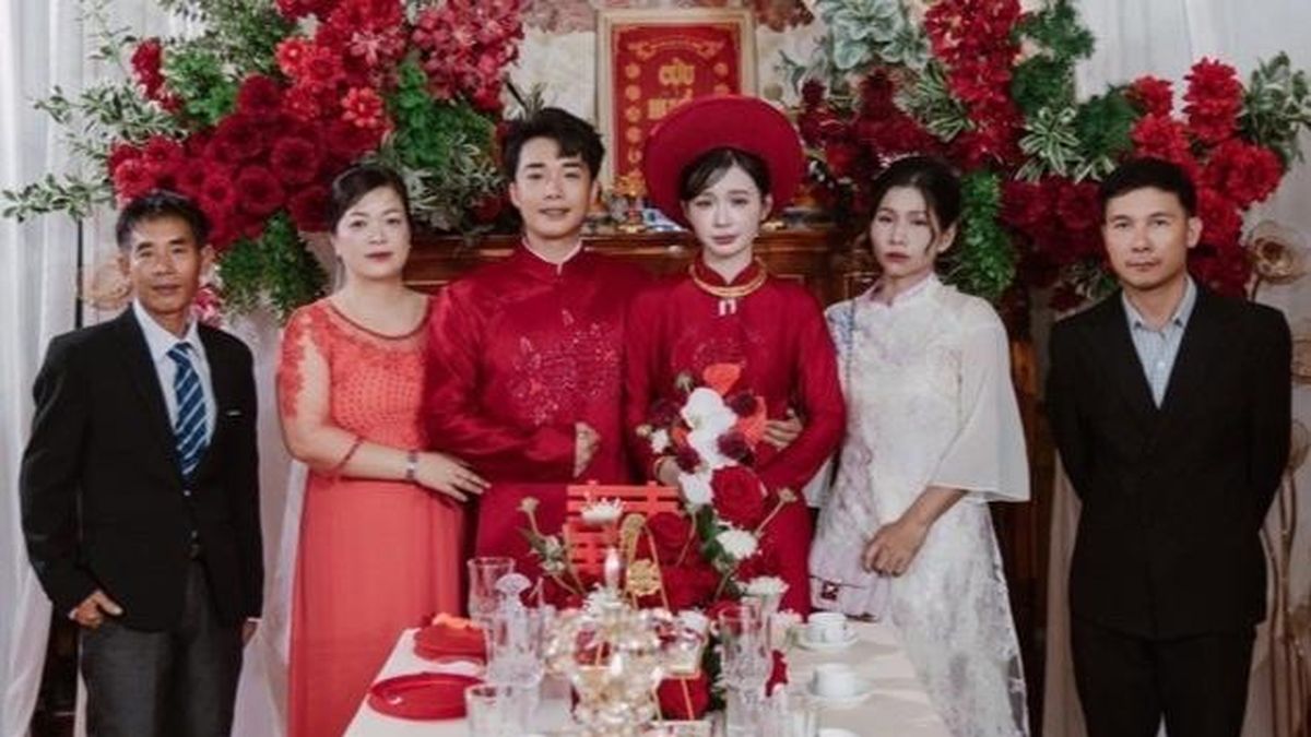 Bố mẹ dự đám cưới con gái sau 11 năm ly hôn - Tạp chí Tri thức
