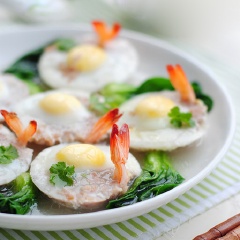 Vị thơm béo của trứng, ngọt đậm của thịt và tôm ngon lắm!Lại có cả rau cải giúp món ăn thêm phần thanh mát! Món này ăn cùng cơm hợp lắm nha!