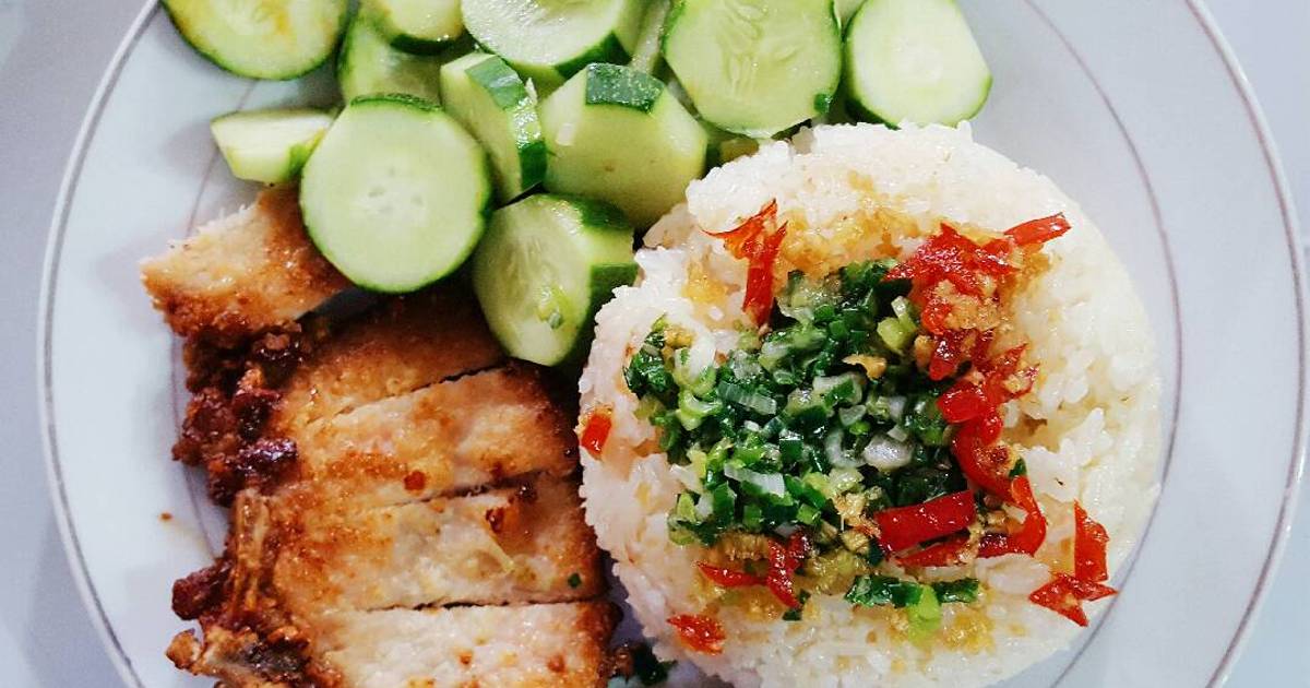 Cơm sườn chiên mỡ hành