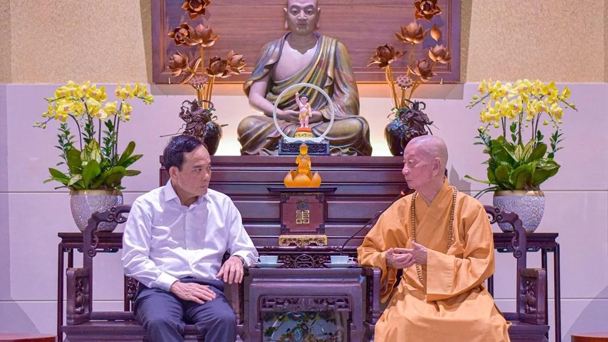 Bí thư Thành ủy TP.HCM Trần Lưu Quang đến chùa Huê Nghiêm thăm Đức Pháp chủ GHPGVN - Giác ngộ
