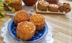 Cho bánh vào nướng lần 2 thêm 10 phút là được. Đợi bánh thật nguội rồi cho bánh vào hộp, đóng kín. Bào quản dùng dần trong thời gian 1 tuần.