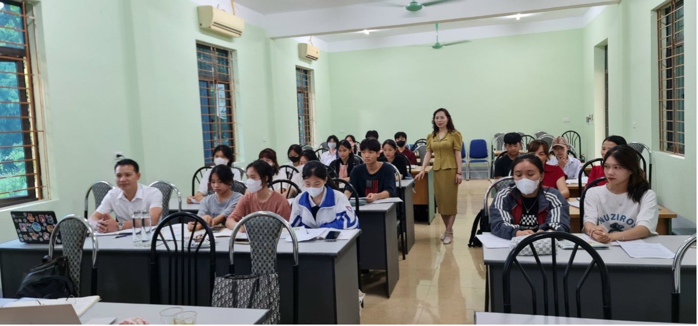 Bộ môn Địa lý, Khoa Khoa học Xã hội kết nối và phục vụ cộng đồng tại Trường THPT Quỳnh Nhai