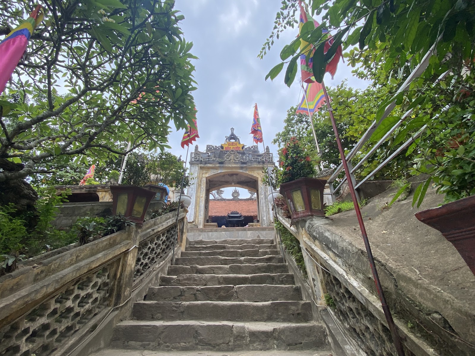 Đền Độc Cước