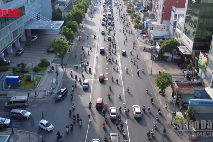 [Video] Không xử phạt khi đèn bất ngờ chuyển xanh sang đỏ - Báo Nhân Dân