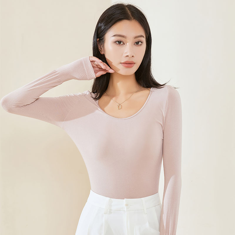 Thin women's thermal undershirt with round neck