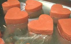 Xếp bánh lên khay nướng, cho vào lò, nướng khoảng 20 phút ở nhiệt độ 150 độ C.