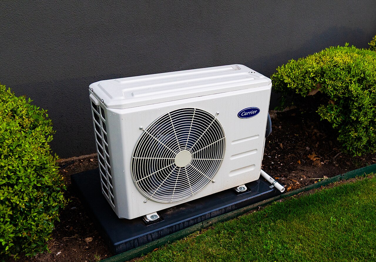 Heat Pump Cost in 2026: US, UK and Germany Compared (With Grants)