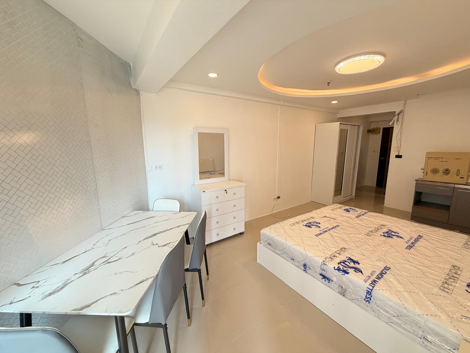 Laguna Beach 2 B - Studio, Floor 2 11