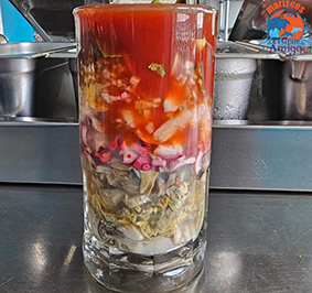 Gran Amigo Campechana (cebolla, cilantro, chile, catsup, aguacate y limón)