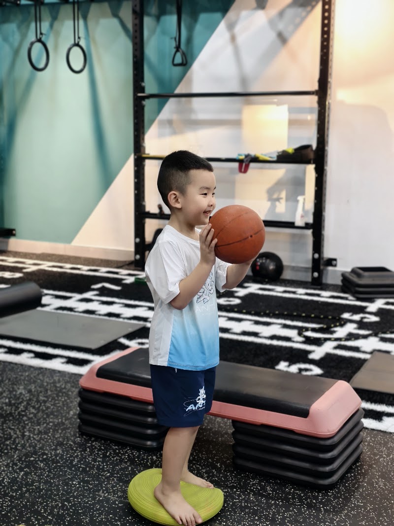 StrongFit Kid - HLV rieng cho tre 8-18 tuoi