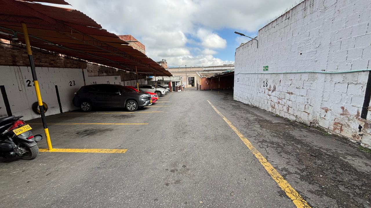 Parqueadero / lote centro histórico de Tunja 3