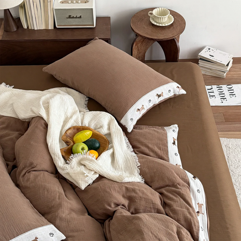 Soft cotton bed linen set with fitted sheet